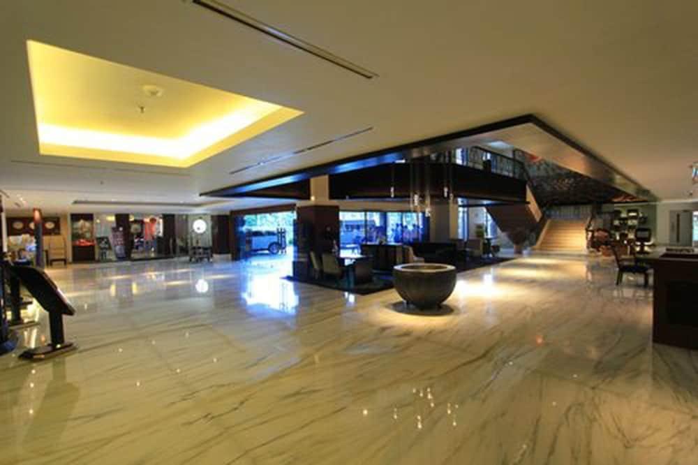 Blue Sky Hotel Balikpapan Экстерьер фото
