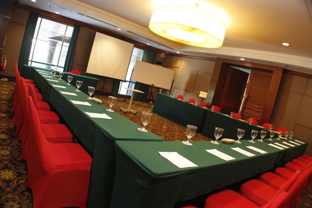Blue Sky Hotel Balikpapan Экстерьер фото