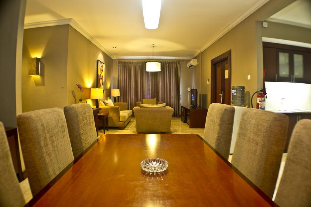 Blue Sky Hotel Balikpapan Экстерьер фото