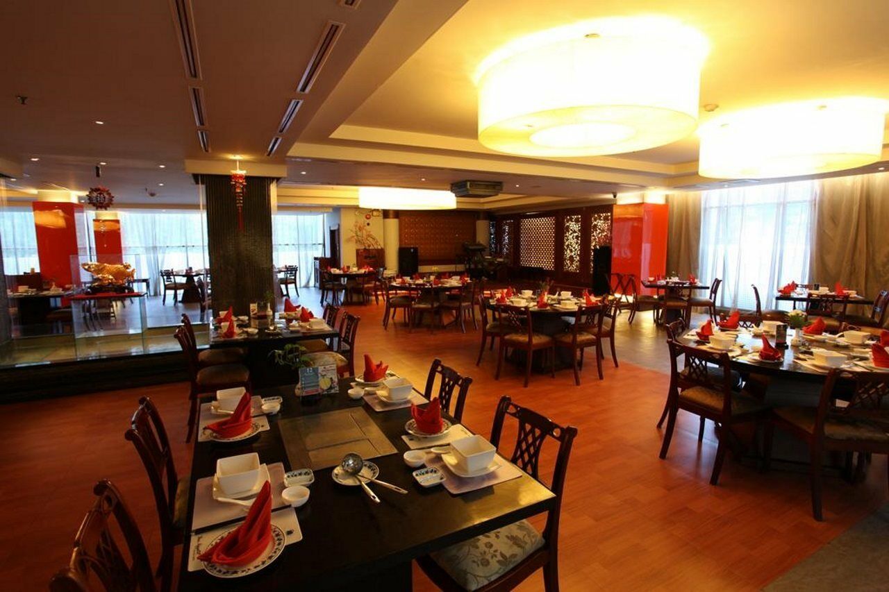 Blue Sky Hotel Balikpapan Экстерьер фото
